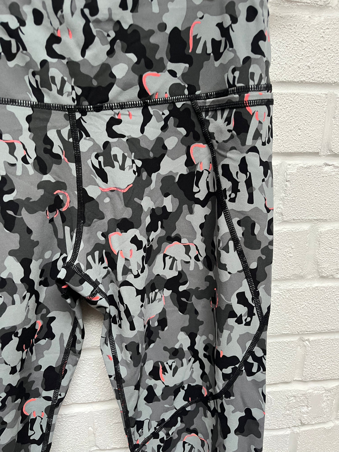 Sweaty Betty elephant camo power leggings medium 7/8