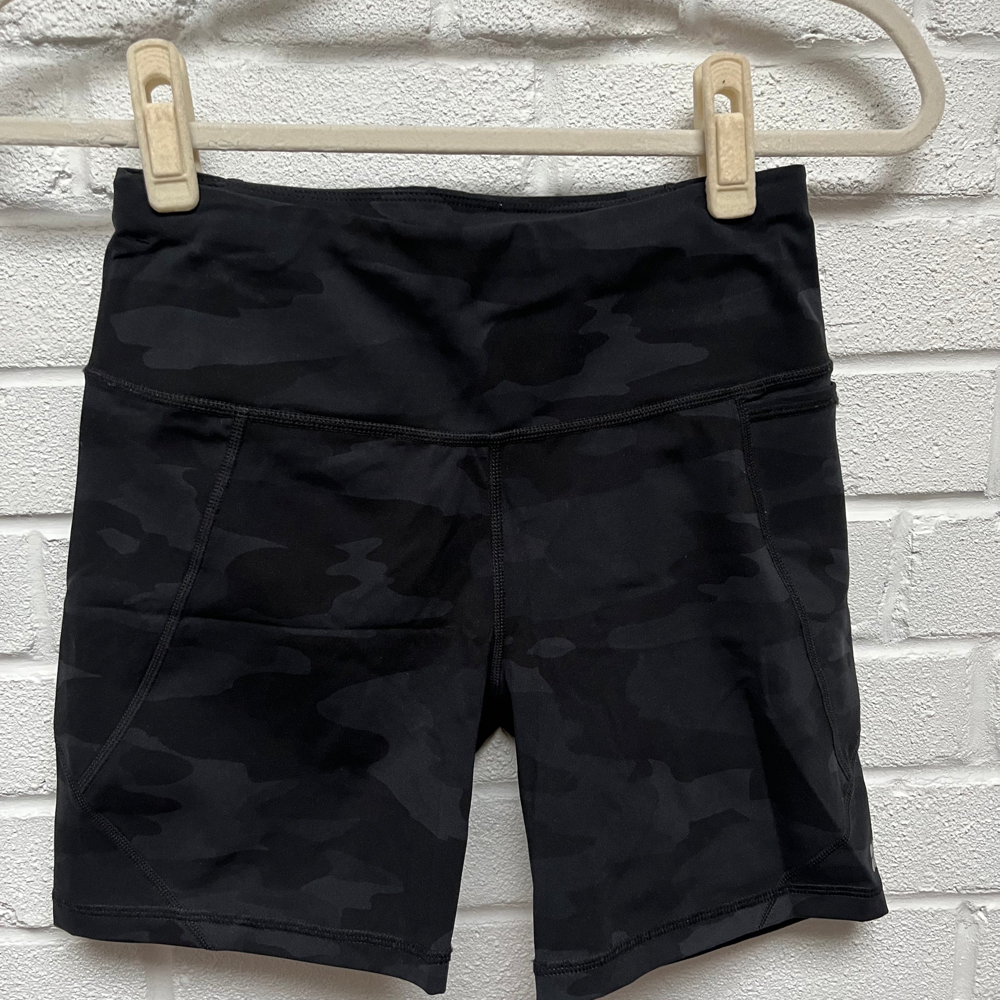 Sweaty Betty camo power shorts small 6inch