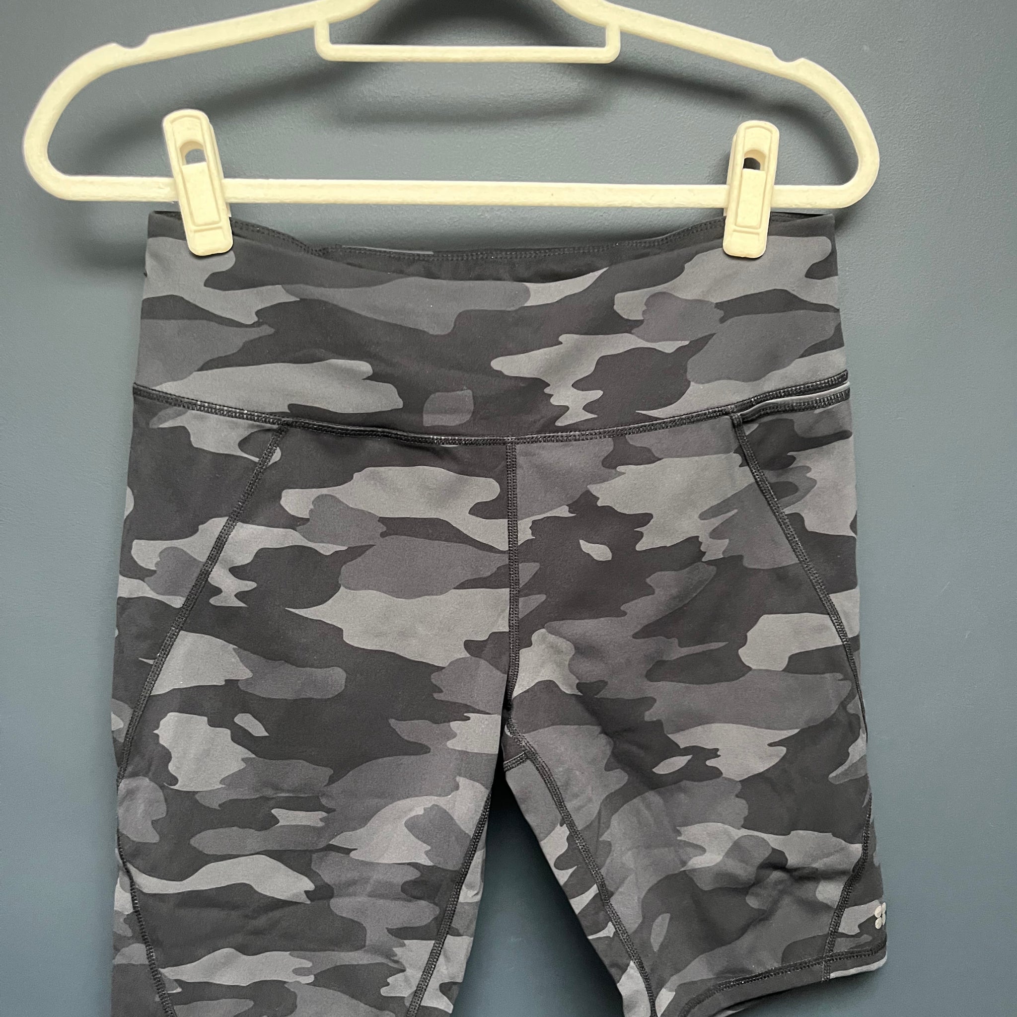 Sweaty Betty camo power shorts large 9inch