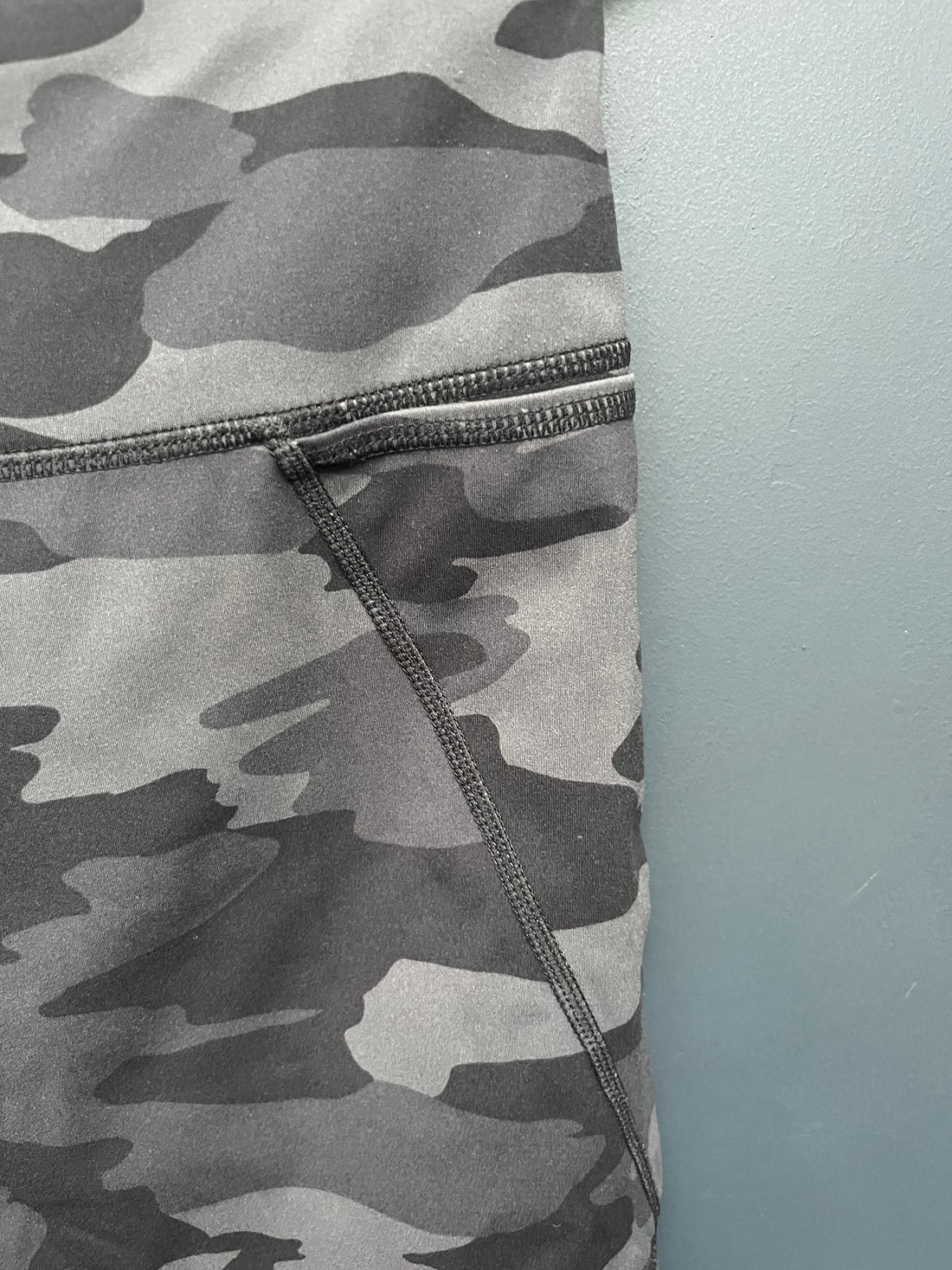 Sweaty Betty camo power shorts large 9inch
