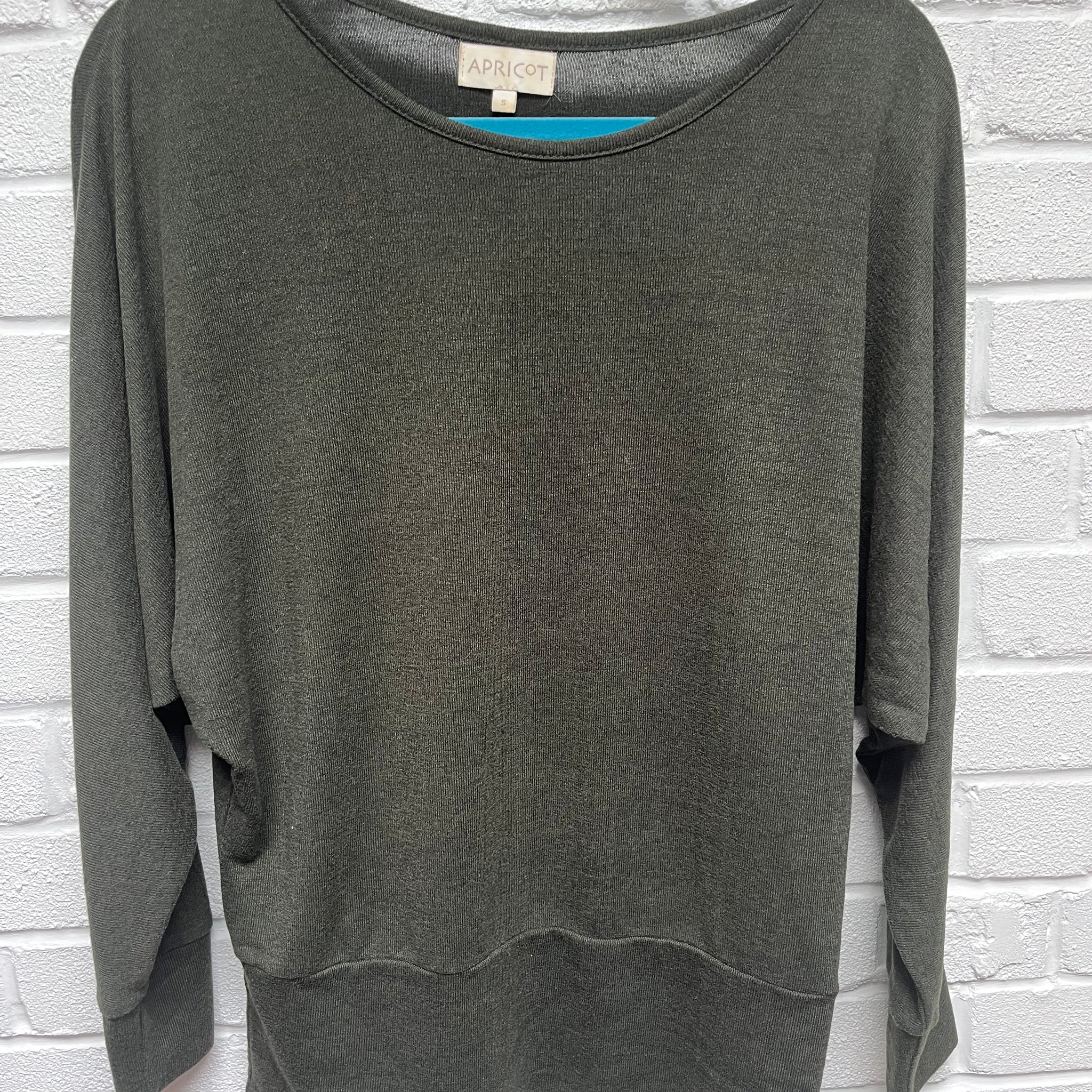 Apricot dark green batwing jumper small