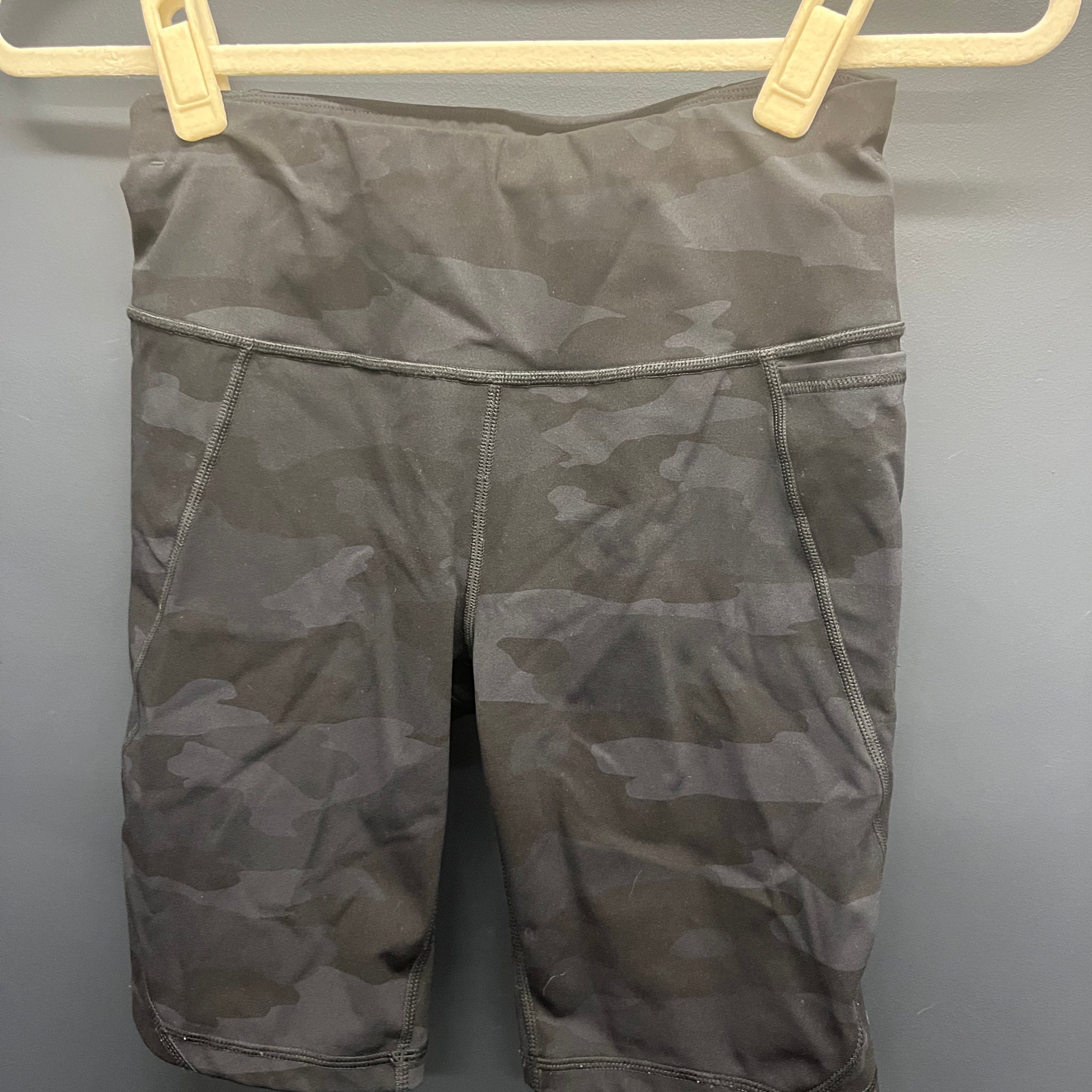 Sweaty Betty black camo power shorts small 9inch