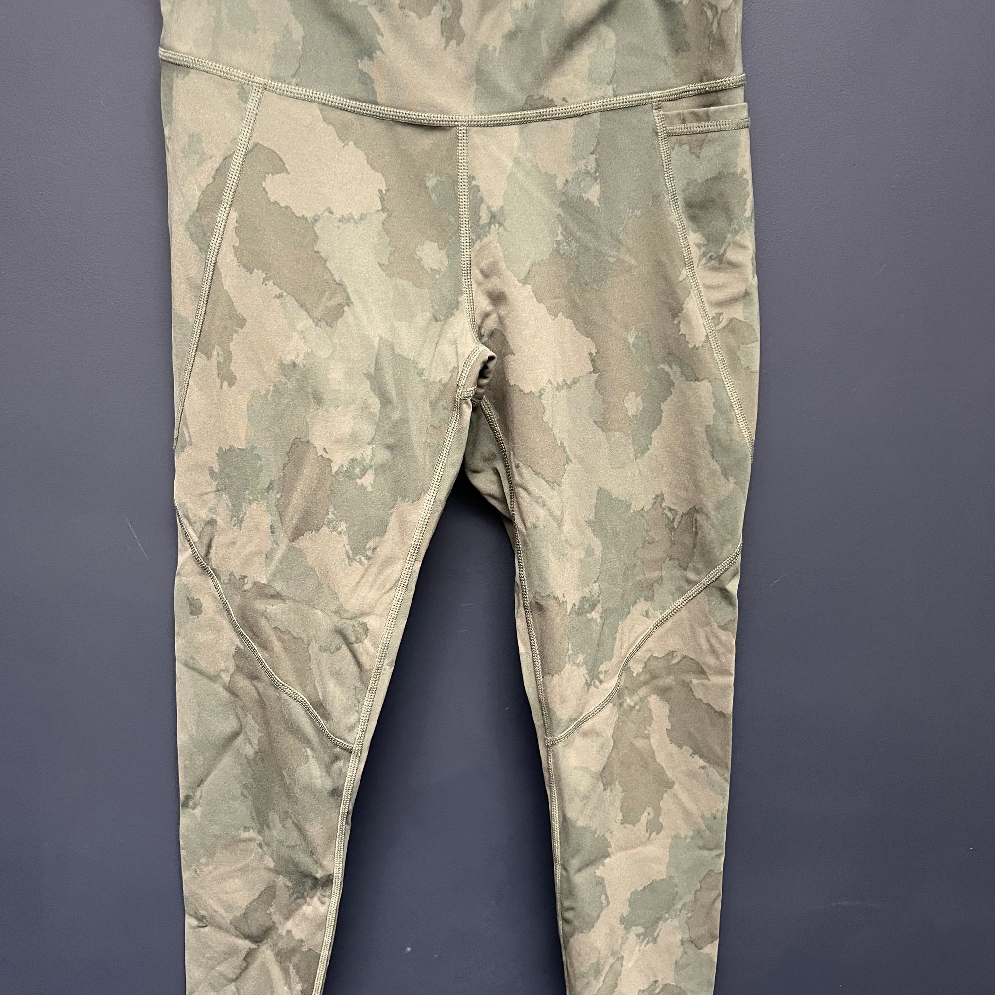 Sweaty Betty power leggings small 7/8 green camo