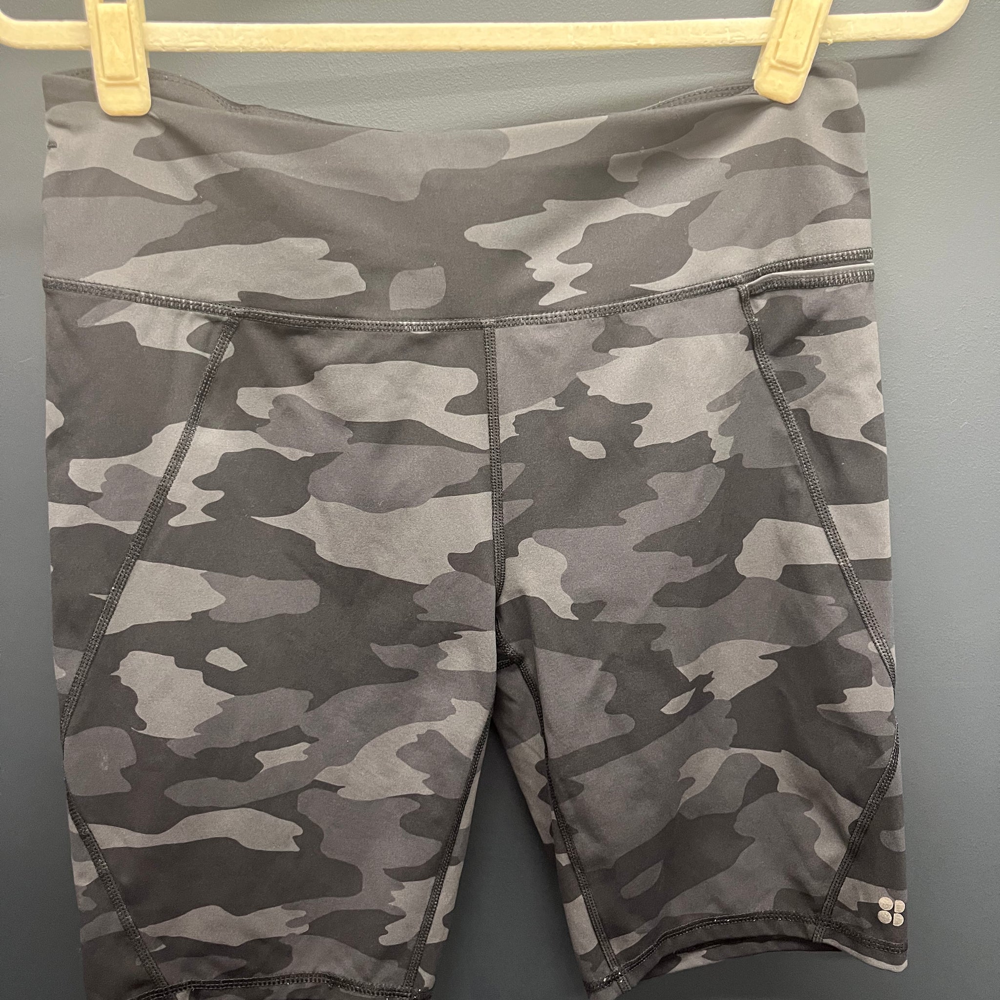 Sweaty Betty camo power shorts large 9inch