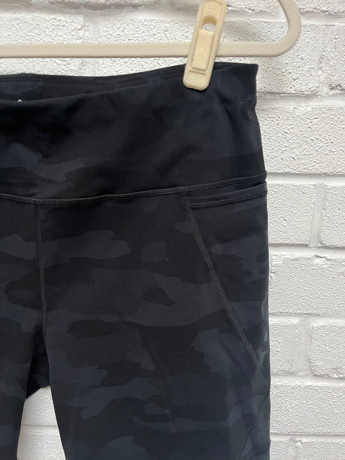 Sweaty Betty black camo power shorts large 6inch