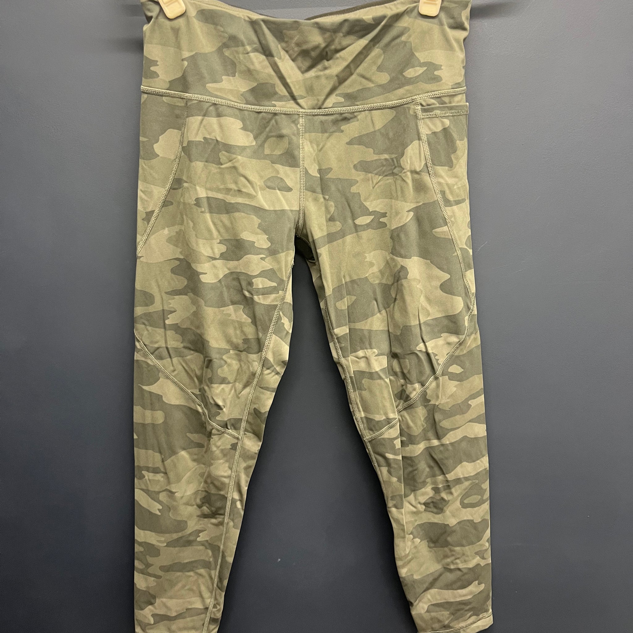 Sweaty Betty green camo power leggings medium 7/8